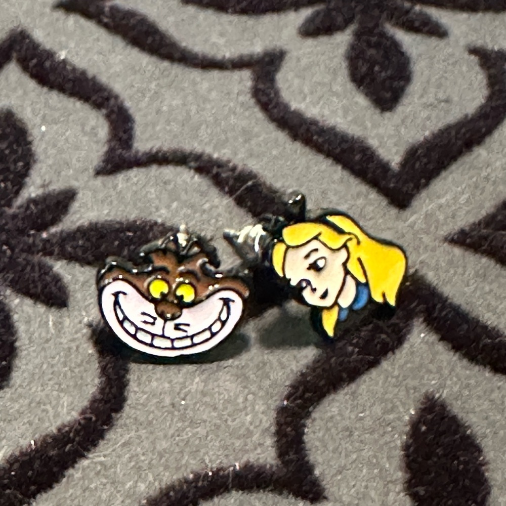 NEW Alice in Wonderland & The Cheshire Cat Stud Earings